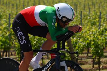 Giro d’Italia, Ganna vince 14esima tappa e Pogacar secondo nella crono